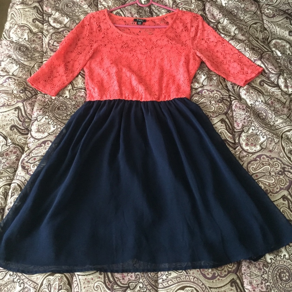 Short sleeve sweetheart in-brewed neck line dress